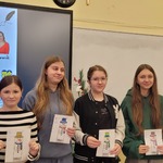 Uczniowie z Martą Nowik - zdjęcie grupowe (1).jpg