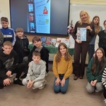 Uczniowie z Martą Nowik - zdjęcie grupowe (5).jpg