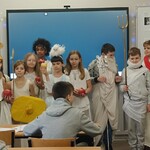 W roli greckich bogów uczniowie V A (6).jpg