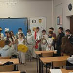W roli greckich bogów uczniowie V D (8).jpg