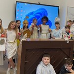 W roli greckich bogów uczniowie V A (1).jpg
