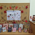 Świąteczna wystawka w bibliotece (3).jpg