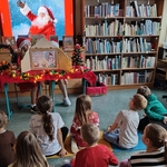I a - na zajęciach mikołajkowych w czytelni (3).jpg