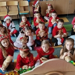 I d - na zajęciach mikołajkowych w czytelni (8).jpg
