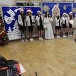 4 Zespół myzyczny Gadu-Gadu śpiewa pastorałki (1).JPG