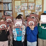 Dzieci z książkami od Instytutu Książki (1).jpg