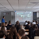 Uczniowie klas VII B i VIII C podczas warsztatów.jpg