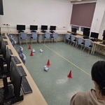 7n warsztaty w sali informatycznej z robotami 2.jpg