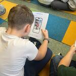 Uczniowie identyfikują ślad cyfrowy użytkownika internetu - zabawa z drukowanymi zrzutami ekranu (4).jpg