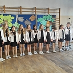 1a hymn szkoły śpiewa zespół muzyczny Gadu-Gadu.jpg