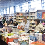 7 targowe korytarze - stoiska (4).jpg