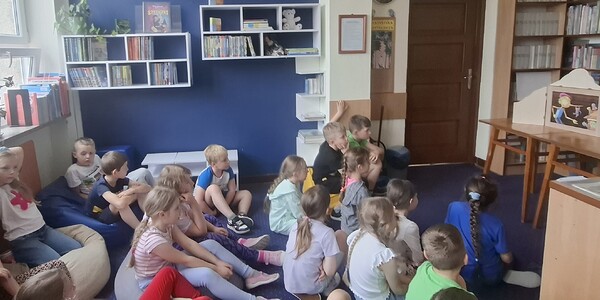 Teatrzyk na Tydzień Bibliotek.jpg