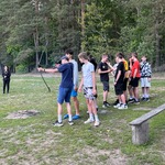 Uczniowie podczas konkurencji zręcznościowych (2).jpg