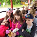 Dzieci podczas przejażdżki Ekspresem Białowieskim (1).jpg