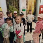 Dzieci zwiedzają muzeum (4).jpg
