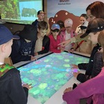 Dzieci zwiedzają muzeum (3).jpg