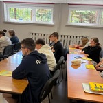 Spotkanie uczniów ze Stażnikiem Lasu Strażakiem OSP Klepacze i przekazanie Laurek w ramach akcji GigaLaurka 8.jpg