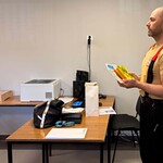 Spotkanie uczniów ze Stażnikiem Lasu Strażakiem OSP Klepacze i przekazanie Laurek w ramach akcji GigaLaurka.jpg