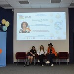 Rozczytane Podlaskie uczennice SP 43 z pisarką (0).JPG