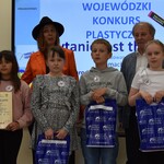 Wyróżnieni w konkursie i wręczający dyplomy (6).JPG