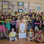 Rozczytane Podlaskie - zdjęcie z panią kierownik Filii nr 8 - klasy II a i II d.jpg