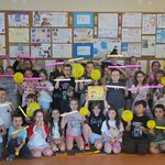 Rozczytane Podlaskie - zdjęcie z panią kierownik Filii nr 8 - klasy II b i II c.jpg