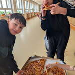 Członkowie grupy Abrakadabra z pizzą (4).jpeg