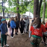 6. Uczniowie podczas szkolenia przed konkurencją sprawnościową.jpg