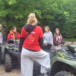14. Uczniowie podczas szkolenia z quadów.jpg