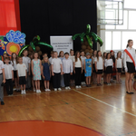 1 Zakończenie r sz klas I - III - klasy III i poczet sztandarowy (1).png