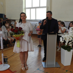 4 Zakończenie r sz klas I - III - dyrektor i przewodnicząca Rady Rodziców (1).png