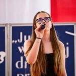 7 Zakończenie roku kl VIII występ solistki Gadu-Gadu (2).jpg