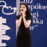 7 Zakończenie roku kl VIII występ solistki Gadu-Gadu (3).jpg