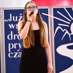7 Zakończenie roku kl VIII występ solistki Gadu-Gadu (1).jpg