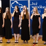 7 Zakończenie roku kl VIII występ zespołu muzycznego Gadu-Gadu_ (1).jpg