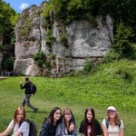 2 Uczniowie na wycieczce Jura Krakowsko-Częstochowska (2).jpg