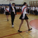 1 Rozpoczęcie roku - klasy IV - VIII - wprowadzenie sztandaru.JPG