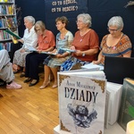 Narodowe Czytanie w Filii nr 8 KP - czytają panie z Klubu Seniora Klanzy (2).jpg
