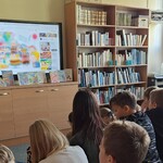 Dzieci przed obejrzeniem filmu o tolerancji.jpg