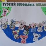 08 Plakat wykonany przez dzieci na Tydzień o budowaniu relacji.jpg