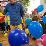Pan Poeta podczas spotkania z dziećmi (3).jpg