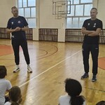 Siatkarze na spotkaniu z uczniami (2).jpg