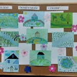 Zdjęcie tablicy na której umieszczone są konkursowe prace dzieci._2022-05-16_10:31:54.jpg