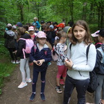 Dzieci na leśnej ścieżce.JPG