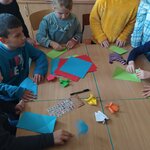 dzieci na warsztatach origami - j. francuski.jpg