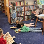 Dzieci w bibliotece EDJ.jpg