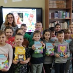 Grupowe zdjęcie z pisarką (5).jpg