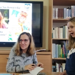 Pisarka podpisuje dzieciom swoje książki (14).jpg