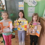 3C - dziewczynki z lapbookami.jpg