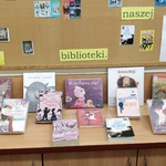 Wystawa książek na Walentynki.jpg